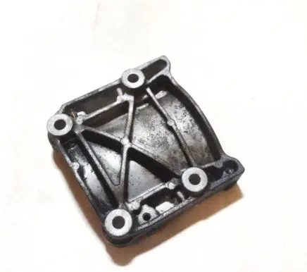 Honda CR-V Engine mounting bracket