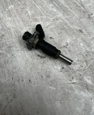 Mercedes-Benz GL X164 Fuel injector A2720780249