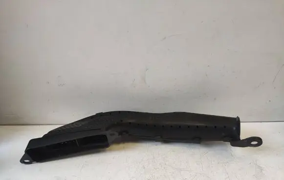 Ford Focus Air intake duct part AV619E635BD 1050704S02