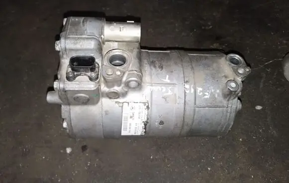 Mercedes-Benz E W212 Air conditioning (A/C) compressor (pump) A0038301660