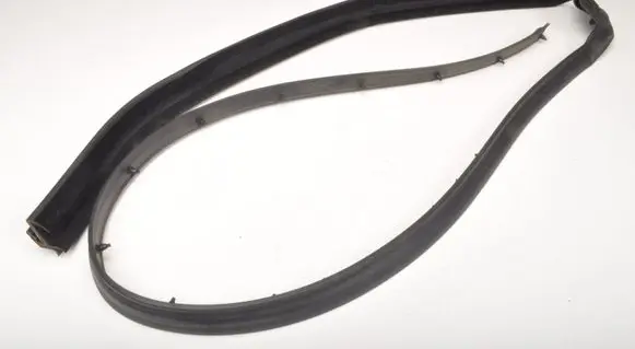 Ferrari California F149 Front door rubber seal PRAWY