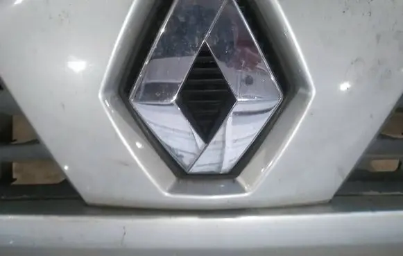 Renault Scenic II - Grand scenic II Manufacturer badge logo/emblem 