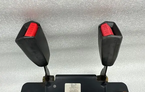 Mitsubishi Eclipse (D21A/D22A/D27A) Middle seatbelt buckle (rear) A61513 A1434L M1492
