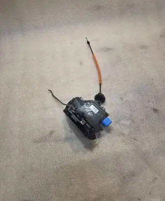 Audi A8 S8 D3 4E Front door lock 4E1837016