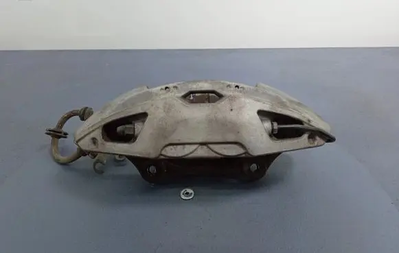 BMW 7 G11 G12 Front brake caliper 6885621