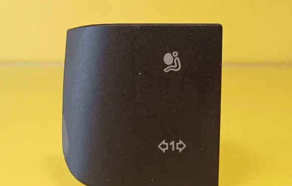Passenger airbag on/off switch