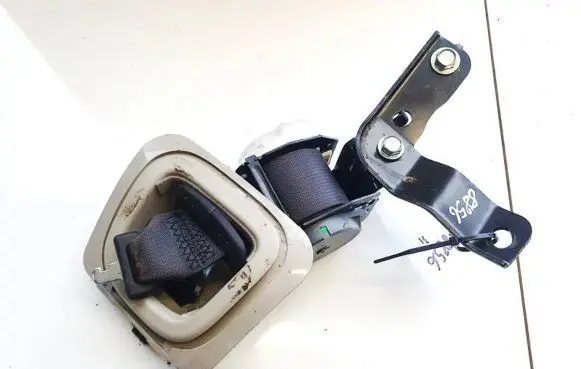 Subaru Outback Middle seatbelt (rear) c7462 g0a76