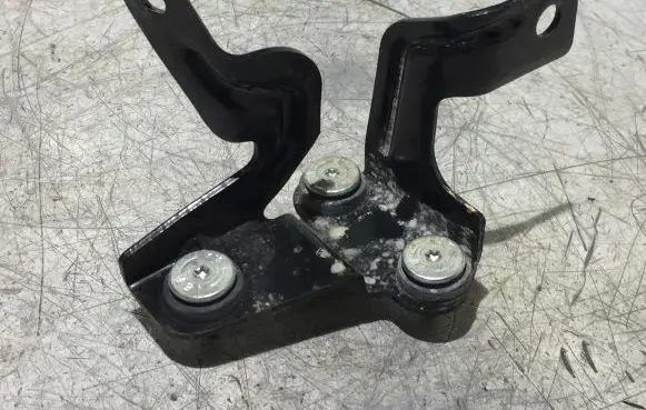 Ford Courier ABS pump bracket 8V512C304EA