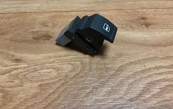 Volkswagen PASSAT B6 Electric window control switch 7L6959855B 134701S