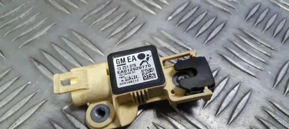 Opel Astra H Airbag deployment crash/impact sensor 13251078 EA01292770