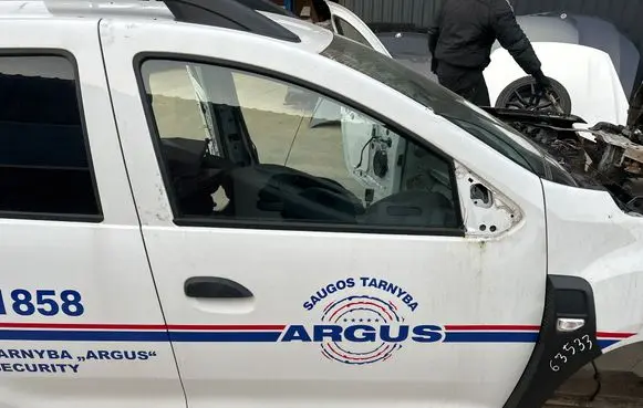 Dacia Duster II Front door