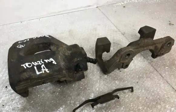 BMW 5 E39 Front brake caliper 6030