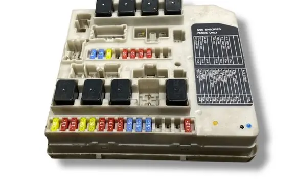 Nissan Note (E11) Fuse module 284B7AX61A