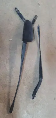 Mercedes-Benz ML W164 Front wiper blade arm A1648200640