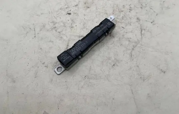 Audi A3 8Y Rear glass lock/latch C601 8R0035225J