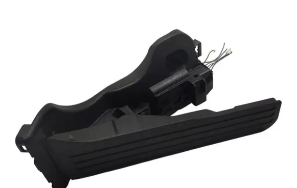 Accelerator throttle pedal
