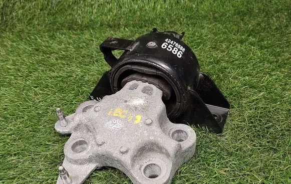 Buick Encore I Engine mount bracket 42476586