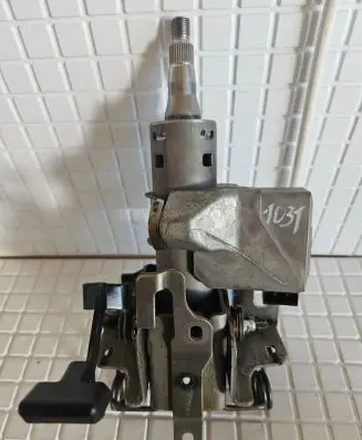 Toyota Avensis T270 Steering rack mechanical part 45020053
