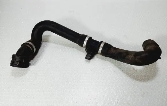 Audi Q7 4L Engine coolant pipe/hose 7L8122051B