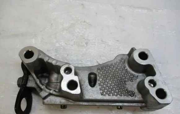 Citroen C3 Engine mounting bracket 9683165580