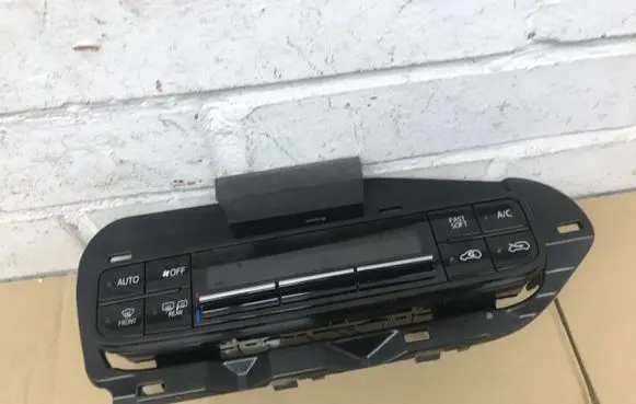 Toyota Auris E180 Climate control unit 5546802030 5590002C60