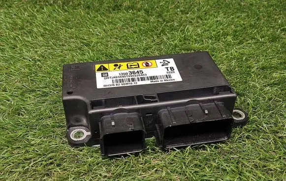 Opel Insignia A Airbag control unit/module 13503645