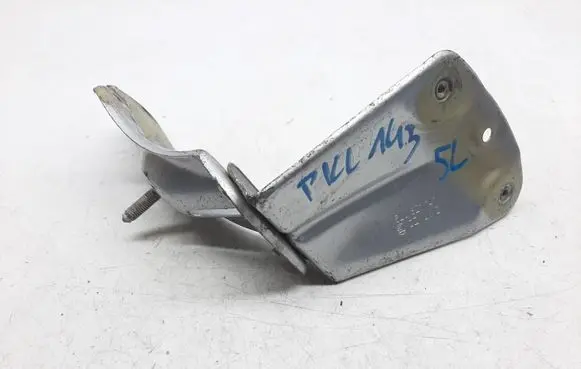 Skoda Yeti (5L) Fender mounting bracket 5L0821141