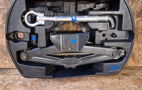 Peugeot 308 Tool set 