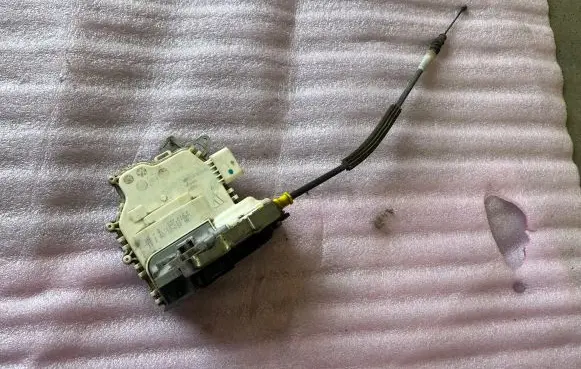 Audi TT TTS Mk2 Front door lock 8J1837016C 8J1837016