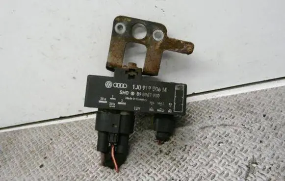 Volkswagen Polo Coolant fan relay 1J0919506M 898967000