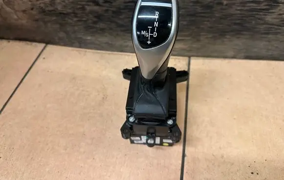 BMW X5 F15 Gear shifter/selector 9358022