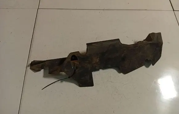 Volkswagen PASSAT B5 Other exterior part 3B0121284F