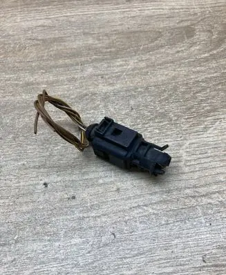 Volkswagen PASSAT B5 Plug wire 1J0973702