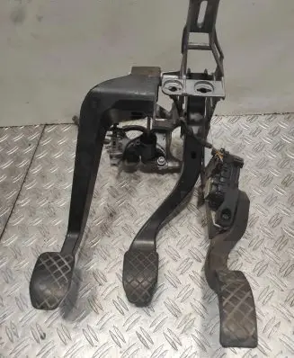 Audi A4 S4 B6 8E 8H Pedal assembly 8E1721117A