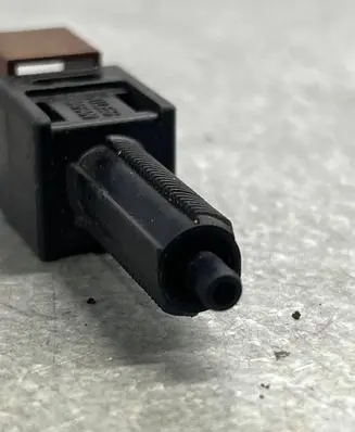 Nissan Navara D40 Brake pedal sensor switch 9921u