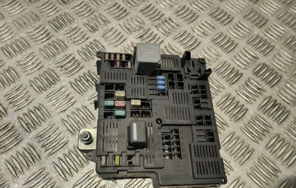 Volvo XC90 Fuse module 31473568