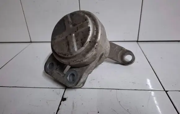 Ford Mondeo MK IV Engine mount bracket Hl8020m10