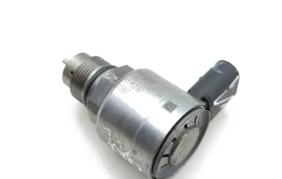 Infiniti Q50 Fuel pressure regulator 9307Z522A00 8112281 0504
