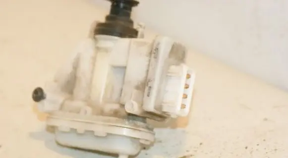 Volkswagen PASSAT B4 Central locking motor 3A0862153