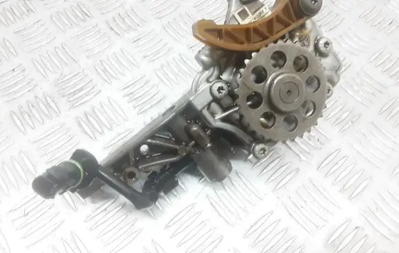 Mercedes-Benz C AMG W205 Oil pump R2781810620 R2781810601
