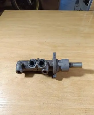 Ford Mondeo MK I Master brake cylinder 21029099