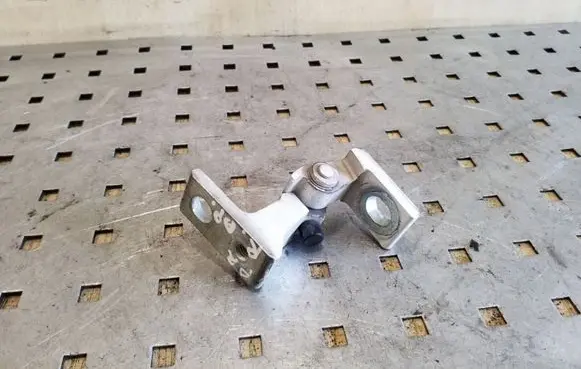 Skoda Superb B6 (3T) Front door lower hinge 