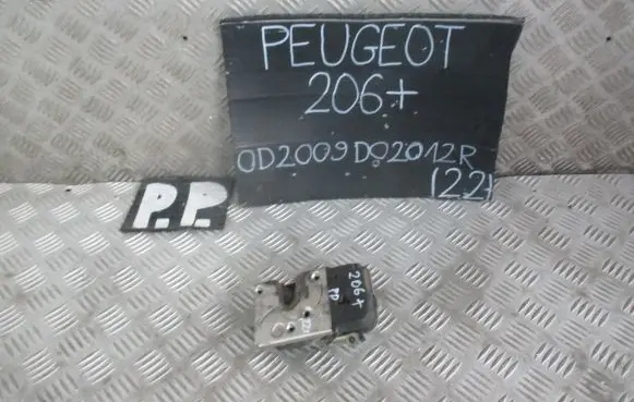 Peugeot 206+ Front door lock 