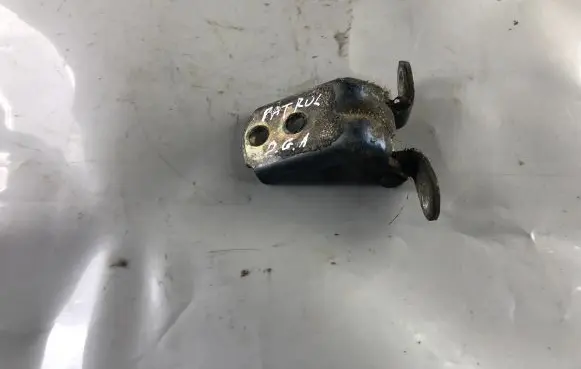Nissan Patrol Y61 Rear door lower hinge