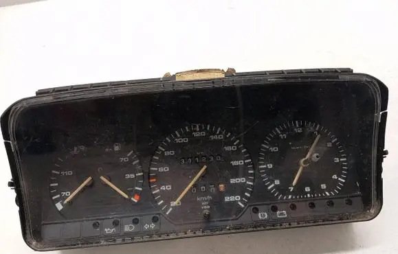 Volkswagen PASSAT B3 Speedometer (instrument cluster) 81117621