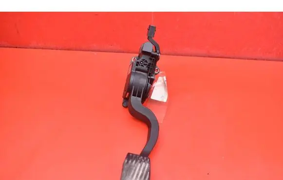 Opel Combo D Accelerator throttle pedal 51831864