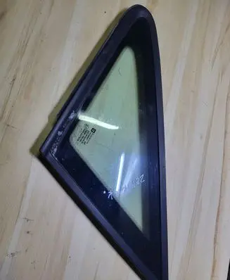 Opel Zafira A Front triangle window/glass 90579339