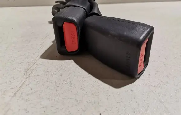 Lexus UX Middle seatbelt buckle (rear) B63018219