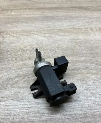 Opel Astra H Vacuum valve 72190339 897219