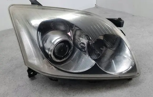 Toyota Avensis T250 Headlight/headlamp